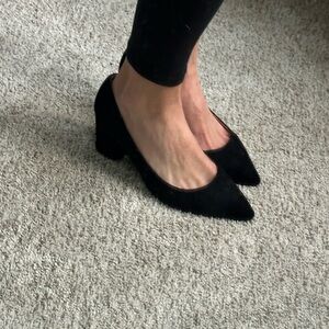 Elegant Black Pointed Toe Heels